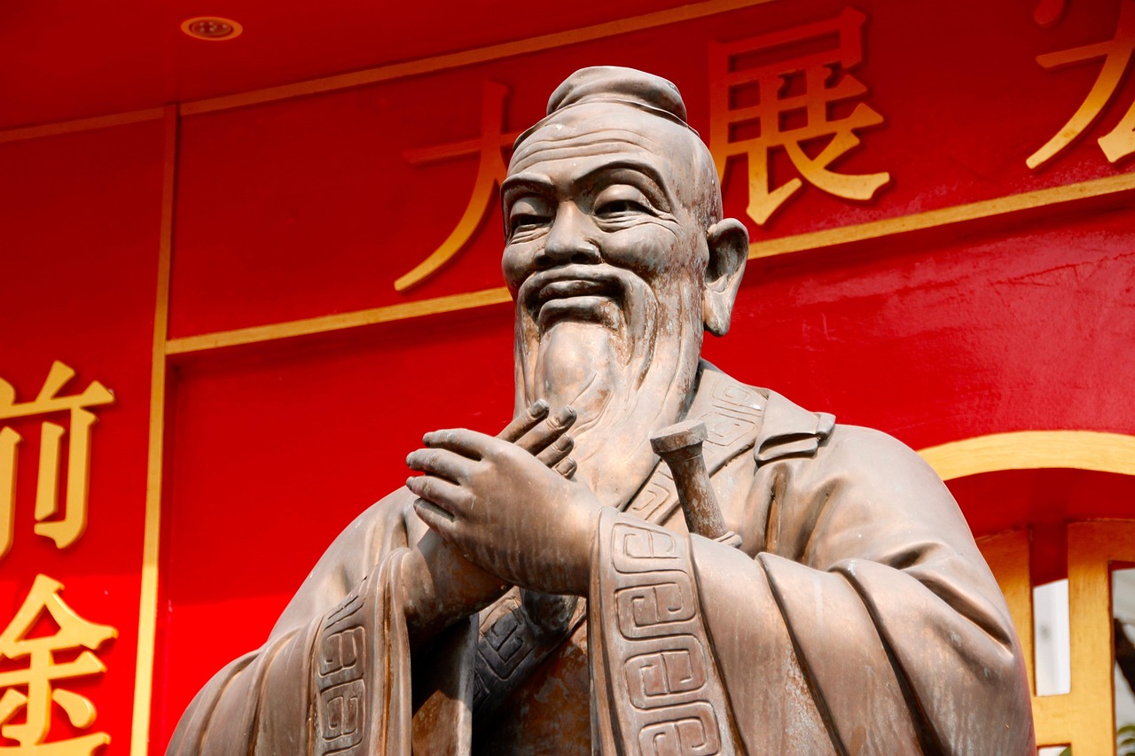 statue of confucius