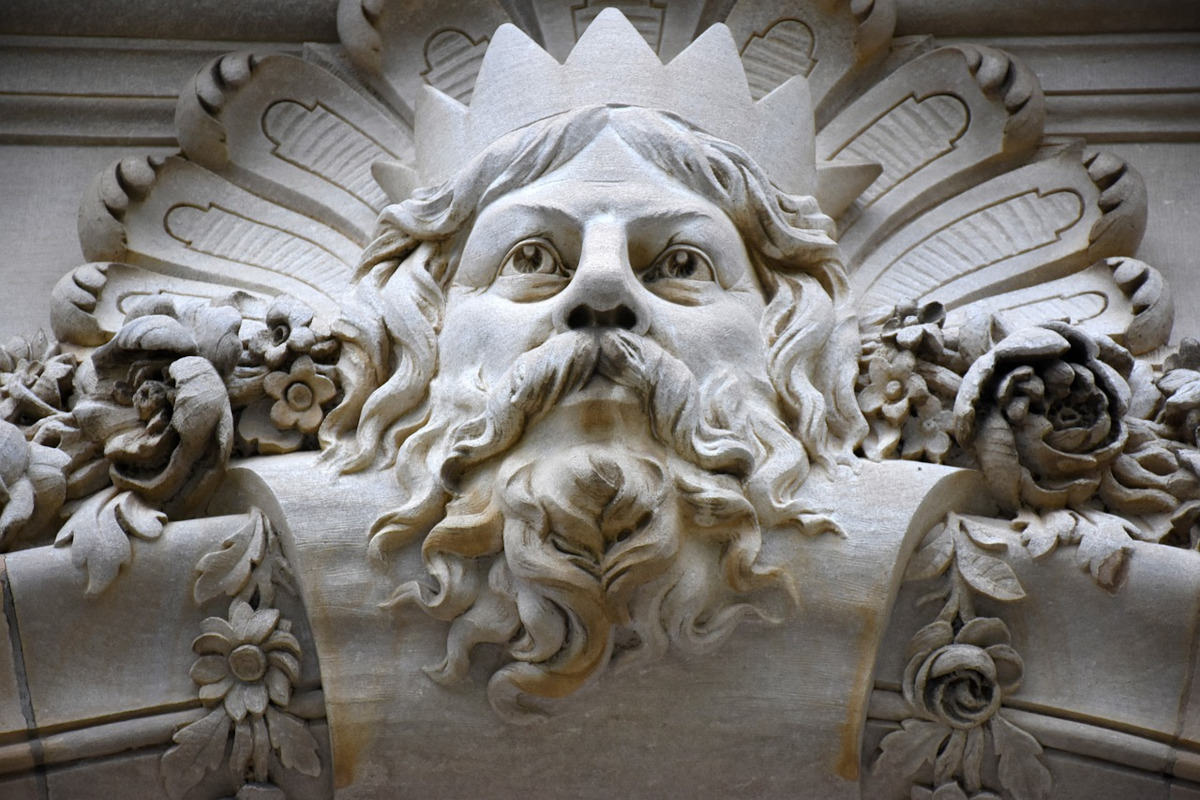 sculpture of the greek god zeus