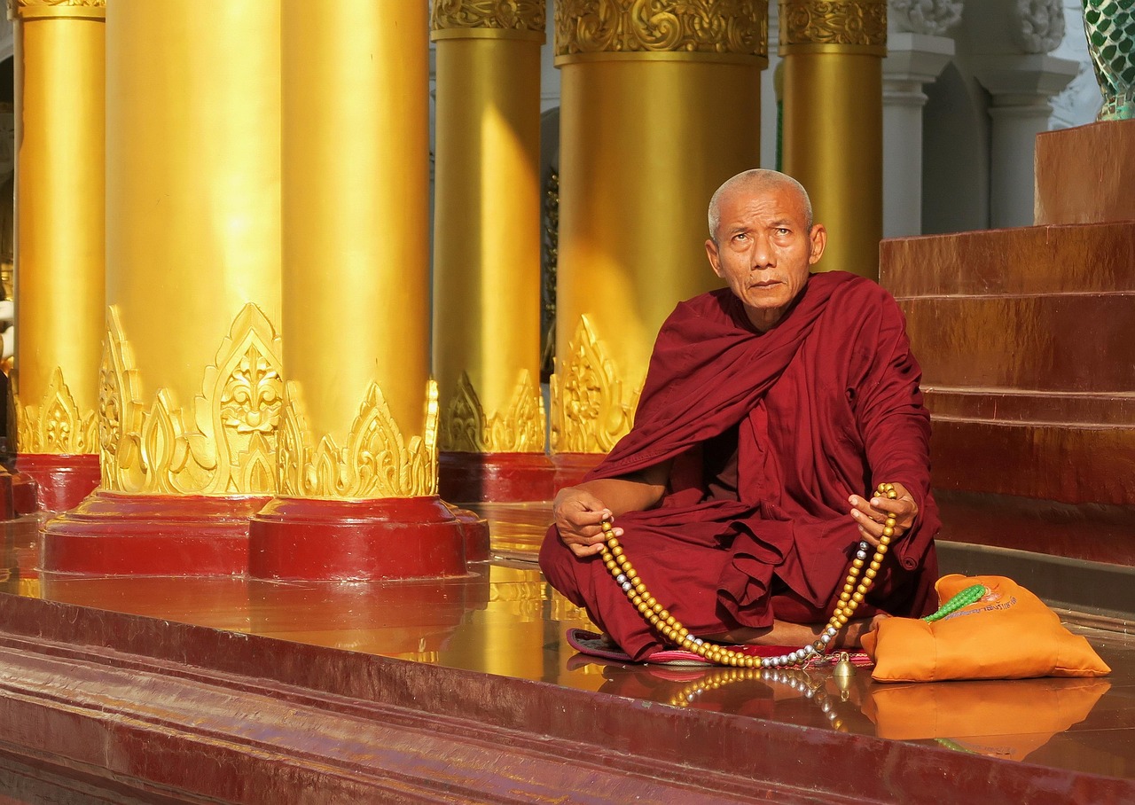 buddhist monk holding mala beads