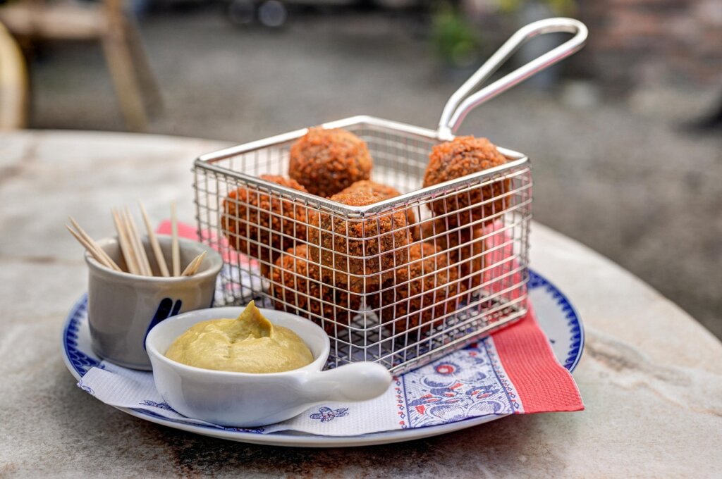 dutch bitterballen